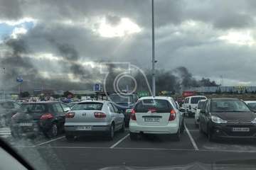 Incendio en las instalaciones abandonadas de Sucan en La Pardilla (Telde)/TA.